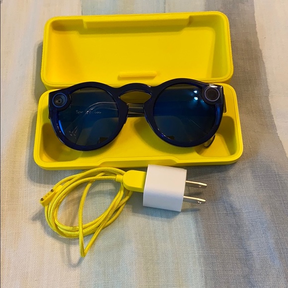 First generation Snapchat Spectacles - Picture 2 of 4